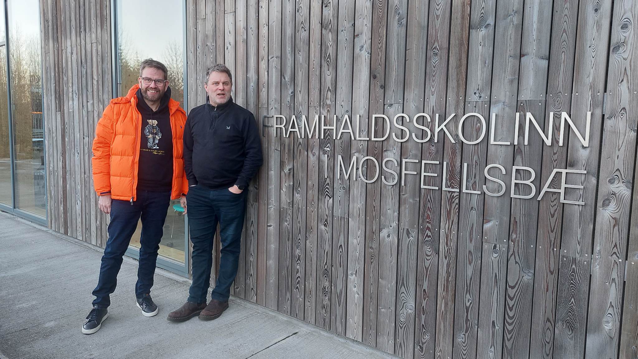 Framkvæmdastjóri BSI Matthías imsland og Skólameistari FMOS Valgarð Jakobsson
